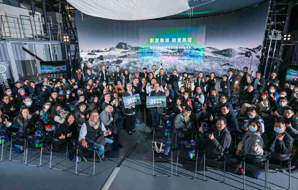 再现影像LED虚拟制作摄影棚整合拍摄场景、、、内容制作、、、技术指导到设备租借一站式服务，，，，可望提升LED虚拟制作的影视效能，，，进而产出更多高质量细致作品