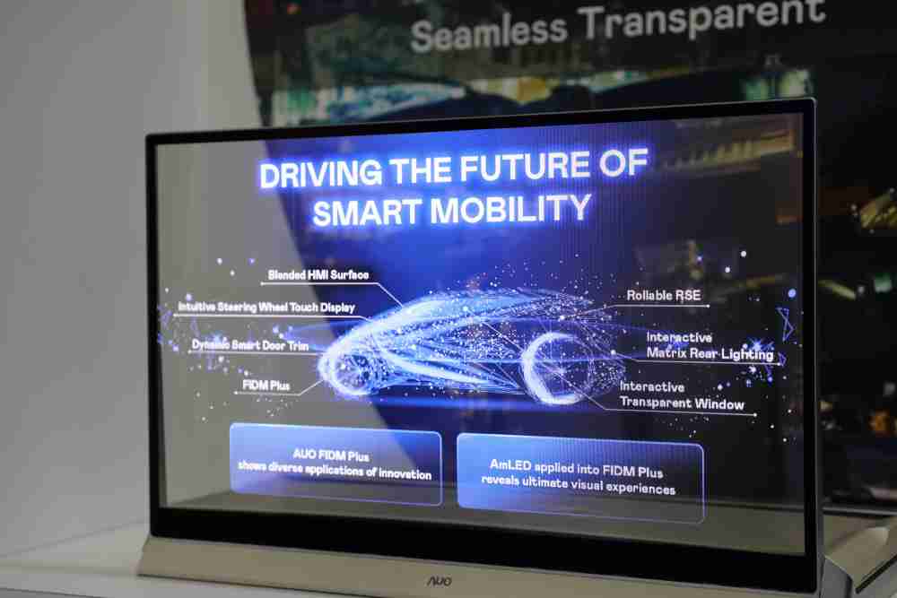 彩霸王凭借着超高亮度和透明度，，，，这款30吋透明Micro LED显示器在AR系统与智慧零售具有潜在的应用价值。。