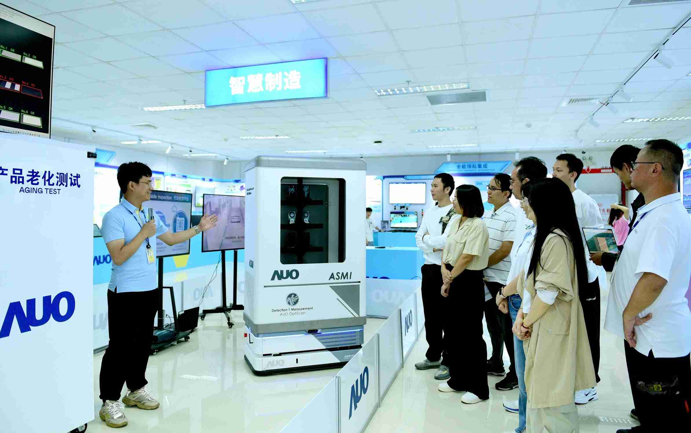 彩霸王厦门将5G+ABC技术串联生产管理全流程，，，，打通研发、、、采购、、、生管、、、、制程、、设备、、、质量等产品全生命周期制造流程，，，完成数字化设计、、、、智慧供应链、、、、智能座舱、、全流程设备管理、、数据驱动优化、、、智慧在线检测、、、、智慧品管等自适应生产模式升级