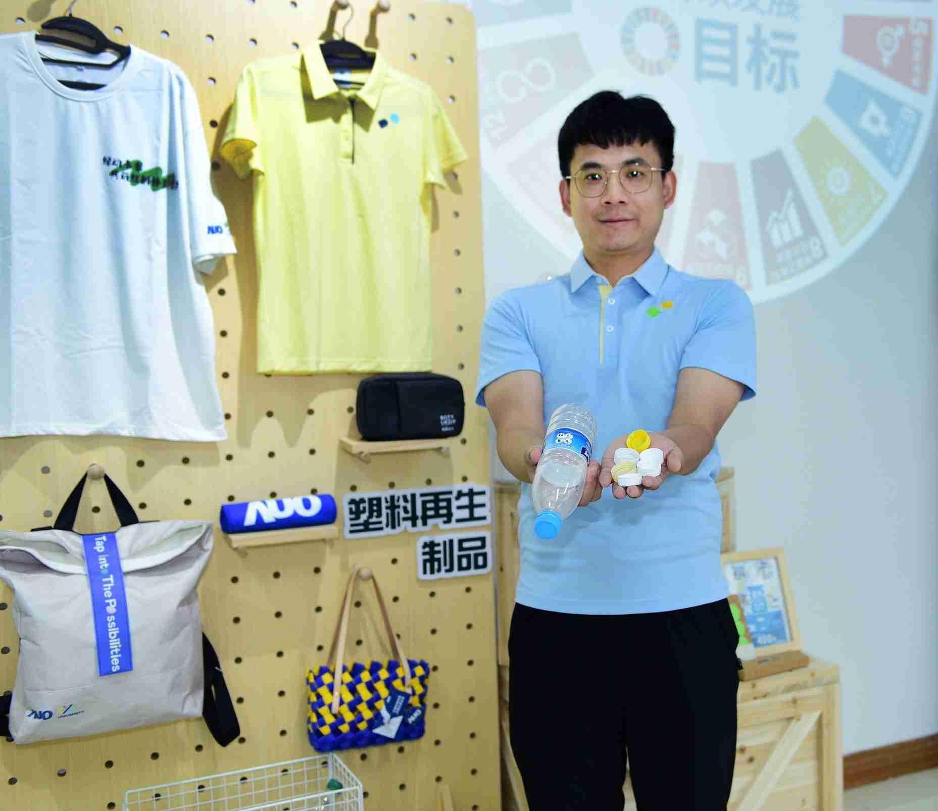 「2024智慧彩霸王展」永续发展馆中，，展示彩霸王厦门驱动永续发展之成果，，，，包含将厂内废弃物再制为实用物品，，将永续发展理念深植于员工生活日常实践