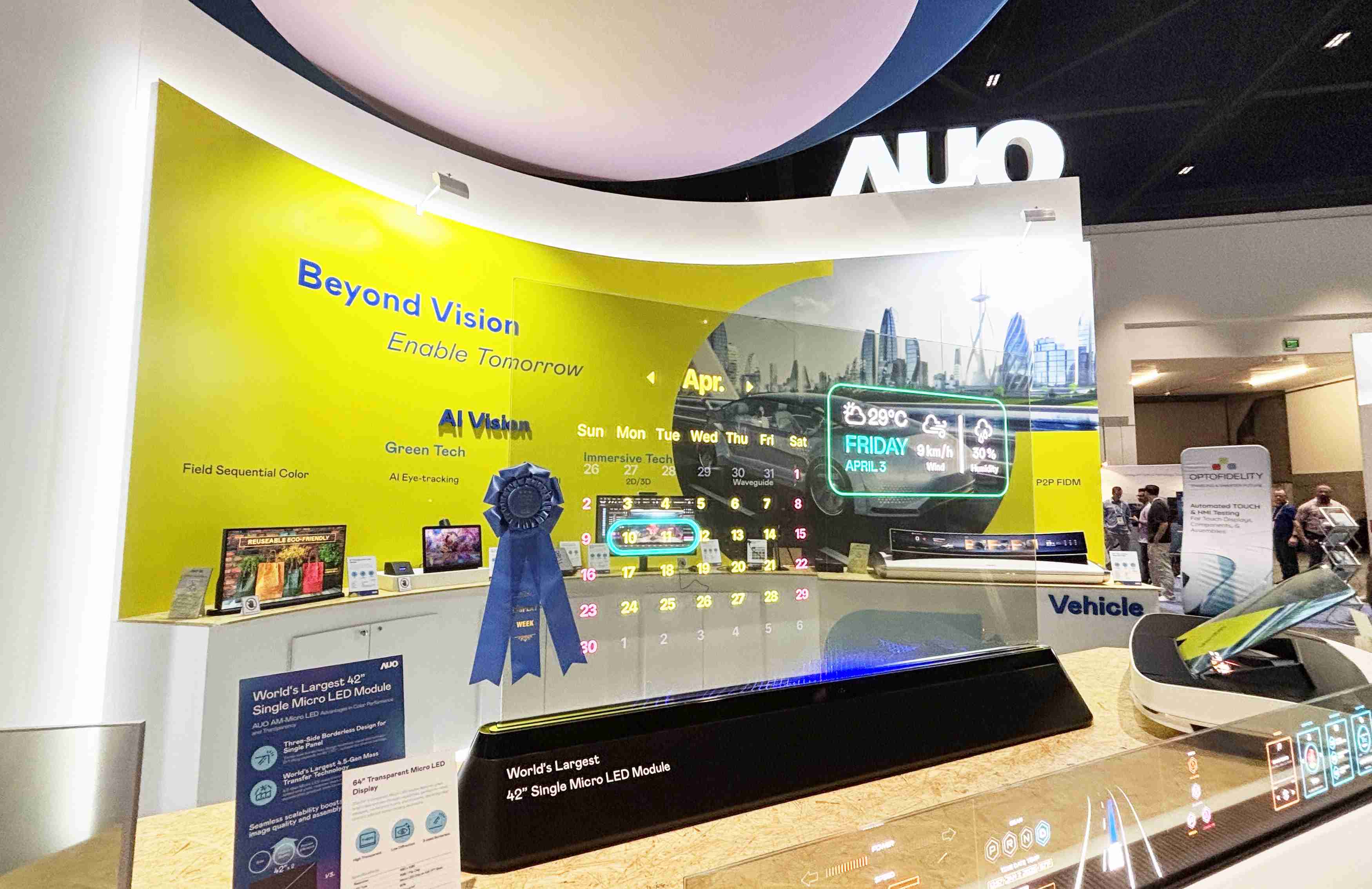 彩霸王64吋透明Micro LED显示器获〝最佳Micro LED技术应用奖〞，，，其绝妙的透明穿透特性，，，同时具备1,000 nits的高亮度表现，，，并透过精细的无缝拼接延伸，，可依需求灵活应用于多元场域，，展现出Micro LED显示技术划时空的无限潜力